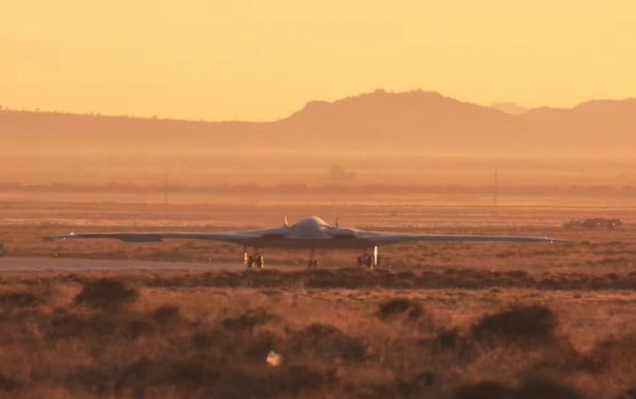 Με το νέο βομβαρδιστικό stealth «flying wing» B-21 Raider, οι ΗΠΑ θέλουν να αντιμετωπίσουν την ρωσική υπεροπλία