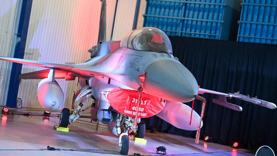 Η Πολωνία υπέγραψε συμβόλαιο για την αναβάθμιση των μαχητικών F-16