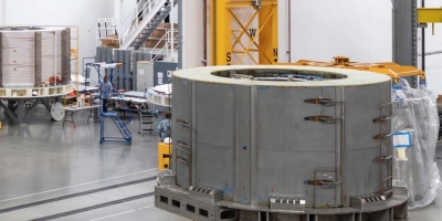 Ο πιο ισχυρός μαγνήτης του κόσμου σηκώνει αεροπλανοφόρο