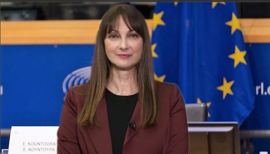 Κοντά στη Μαρία Καρυστιανού και η Έλενα Κουντουρά – Την είχε βοηθήσει να κάνει γνωστό στην ευρωβουλή το δυστύχημα των Τεμπών