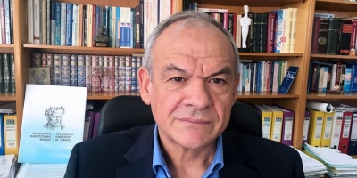 Μανωλόπουλος (Καθ. Φαρμακολογίας): Μακράς διαρκείας τα συμπτώματα κορωνοϊού στα παιδιά - Από Σεπτέμβριο η γ' δόση