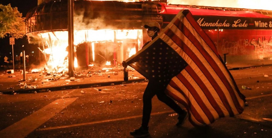 ΗΠΑ: Σε 15 Πολιτείες η Εθνοφρουρά - Εκτός ελέγχου με 4 νεκρούς, 1.700 συλλήψεις και απαγόρευση κυκλοφορίας - Τρομοκρατική οργάνωση η ANTIFA