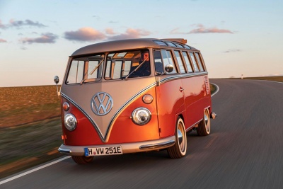 Γιατί αυτή η κλούβα της Volkswagen κοστίζει 65.900 ευρώ;