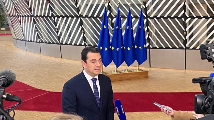 Σκρέκας: Πολύ κοντά σε συμφωνία για την επιβολή πλαφόν στην τιμή του φυσικού αερίου