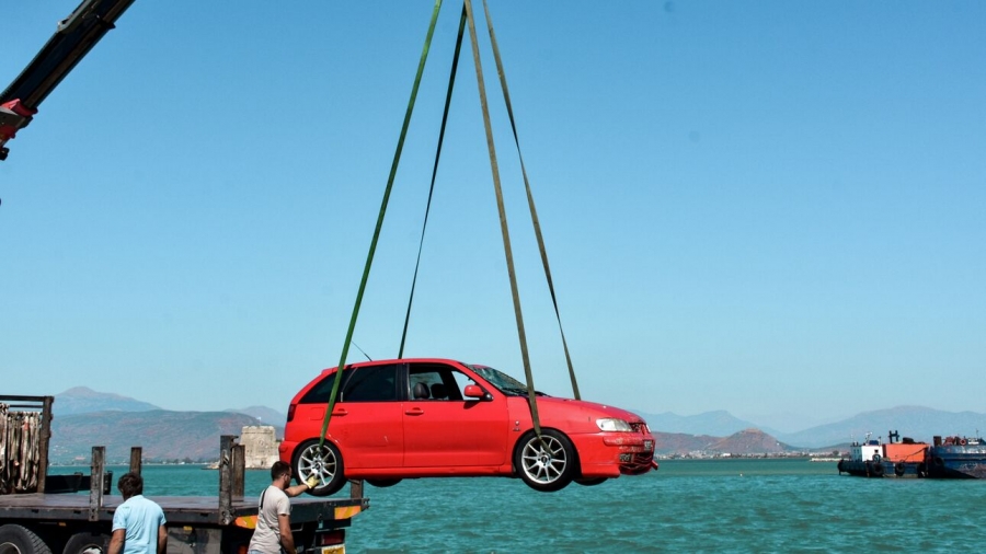 Τραγωδία στη Θεσσαλονίκη: «Έβαλαν χειροπέδες και αυτοκτόνησαν» - Νεκροί μητέρα και γιος