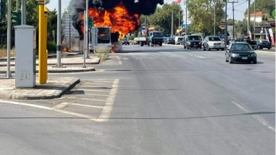 Θεσσαλονίκη: Στις φλόγες αστικό λεωφορείο στη Λεωφόρο Γεωργικής Σχολής