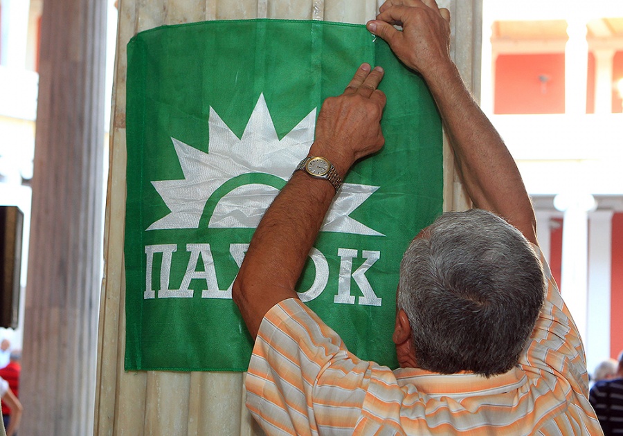 Συνέχεια με ΚΙΝΑΛ ή επιστροφή στο ΠΑΣΟΚ; - Εσωκομματικές έριδες 45 χρόνια από τη Διακήρυξη της 3η Σεπτεμβρίου