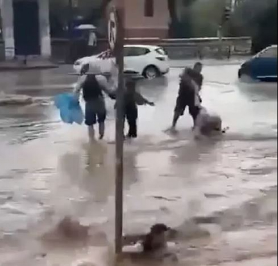 Απίστευτες εικόνες στη Βασιλίσσης Σοφίας – Παραλίγο να πνιγούν άνθρωποι από τα νερά, τριτοκοσμικές καταστάσεις