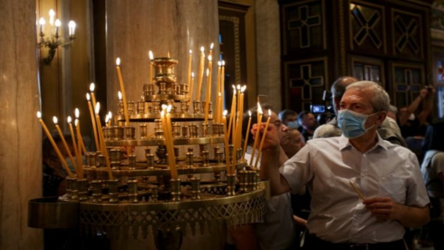 Παρέμβαση της Ιεράς Συνόδου μετά τις αντιδράσεις - Μήνυμα σε πιστούς και ιερείς για εμβόλιο ή τεστ πριν την είσοδο σε ναούς