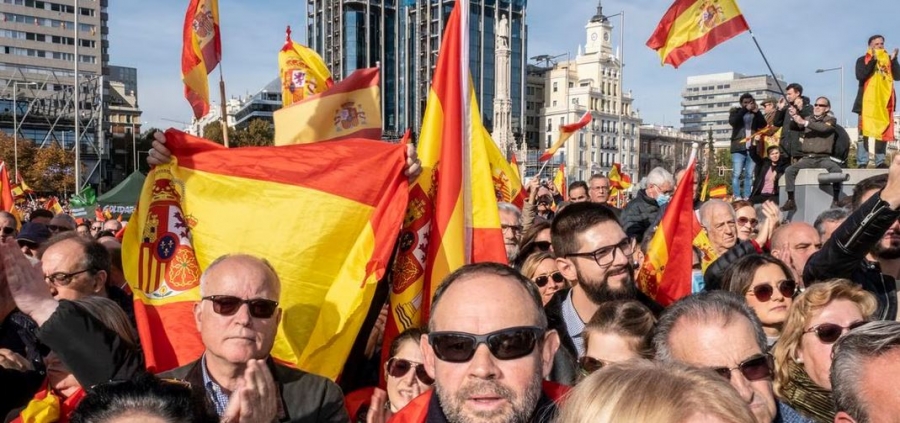 Ισπανία: Μεγάλη αντικυβερνητική διαδήλωση από το Vox και άλλα δεξιά κόμματα  - Ζήτησαν την παραίτηση Sanchez