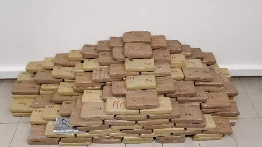 Αλμυρός: Γονείς μετέφεραν μαζί με τα παιδιά τους... 50.000 δόσεις ηρωίνης αξίας 300.000 ευρώ