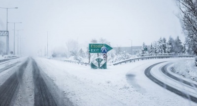 «Ζηνοβία»: Σε λευκό κλοιό όλη η χώρα - Αποκατάσταση της κυκλοφορίας στην Αθηνών - Λαμίας - Καραμανλής: Χωρίς διόδια η διέλευση των οδηγών
