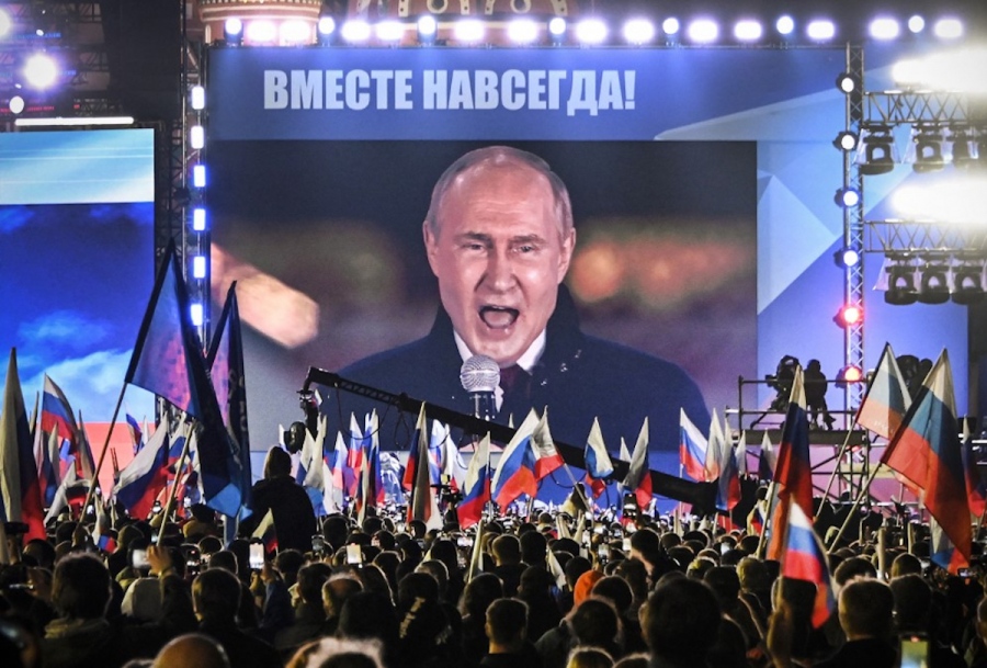 Γιατί οι Ρώσοι εξακολουθούν να «αγκαλιάζουν» τον πόλεμο στην Ουκρανία – Πώς ο Putin καλλιέργησε στην κοινωνία το πατριωτικό συναίσθημα