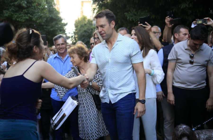 Περιοδεία Κασσελάκη στον Πειραιά – Συνάντηση με τον δήμαρχο Μώραλη