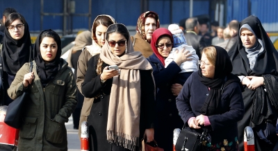 Ιράν: Ανησυχία για τις δηλητηριάσεις μαθητριών - Αποδίδονται σε φανατικούς που αντιτίθενται στην εκπαίδευση των γυναικών