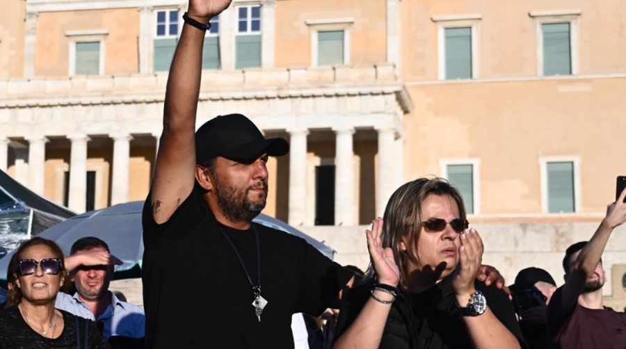 Συγκέντρωση αλληλεγγύης στον απεργό πείνας Π. Ρούτσι στο Σύνταγμα