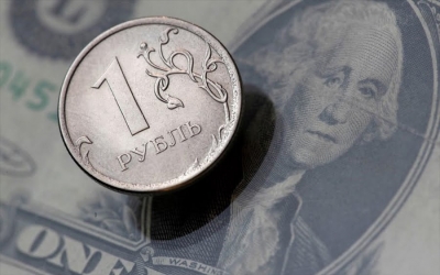 Ρωσία: Υποτίμηση του νομίσματος στα 72 ρούβλια ανά δολάριο έως το 2025