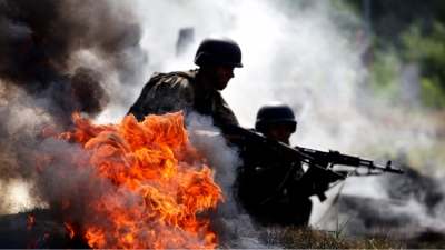 Ουκρανοί στρατιώτες εγκαταλείπουν αμερικανικά όπλα και πτώματα συντρόφων τους στη Sudzha - Οι Ρώσοι αποκαλύπτουν