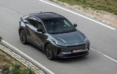 Toyota C-HR+: Διαθέσιμο στην Ελλάδα – Όλες οι εκδόσεις και οι τιμές