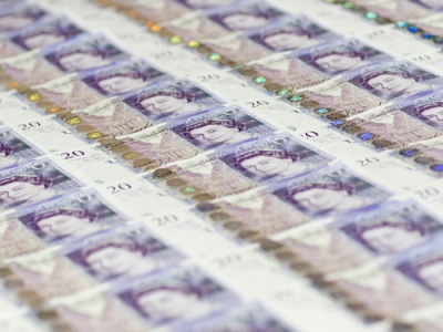 Πάγωμα 8 λογαριασμών στην Βρετανία με υποψίες δωροδοκίας