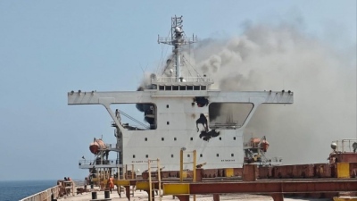 Επίθεση σε φορτηγό πλοίο στα Στενά του Hormuz – Νεκρός Ινδός ναυτικός