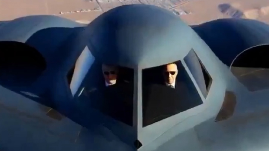 Απίστευτο τρολάρισμα από Ισραήλ με βίντεο ΑΙ – Netanyahu και Trump χειριστές σε βομβαρδιστικό B-2