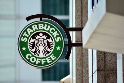 Starbucks: Υποχώρηση κερδών 9% το β' τρίμηο χρήσης, στα 679,9 εκατ. ευρώ