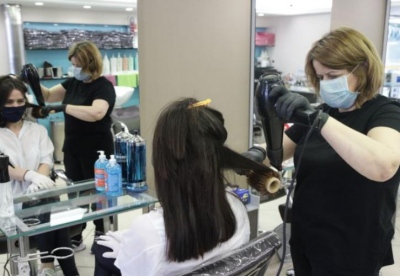 ΕΕΑ: Περίπου 23.000 κουρεία-κομμωτήρια λειτουργούν παράνομα στην Ελλάδα