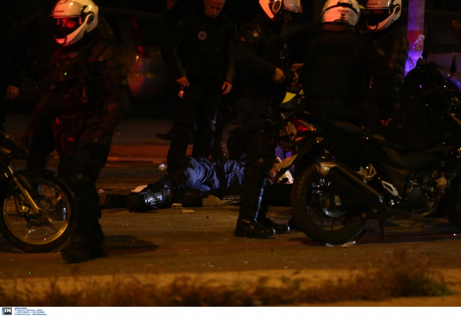 Στην ανακρίτρια καταθέτει ο αστυνομικός για τα επεισόδια στη Νέα Σμύρνη - Πλεύρης: «Από θαύμα ζει»