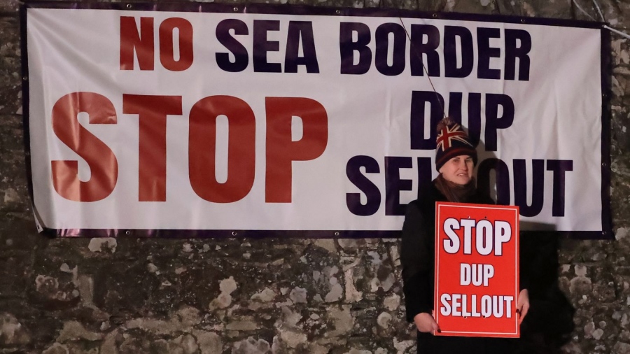 Επανέρχεται η πολιτική ομαλότητα στη Β. Ιρλανδία - Το Δημοκρατικό Ενωτικό Κόμμα ξαναμπαίνει στην κυβέρνηση