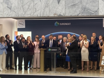 Ο Γ. Στάσσης χτύπησε το καμπανάκι στο Euronext Athens - «Ιστορικό ορόσημο η ΑΜΚ της ΔΕΗ»