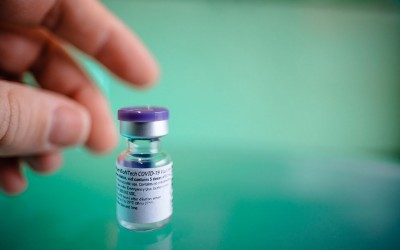 Κομισιόν: Συμφωνία για προμήθεια 200 εκατ. δόσεων του εμβολίου της Novavax