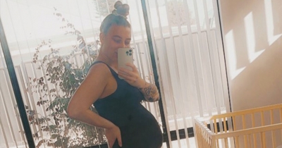 Έγκυος κομμώτρια διώχνει από πελάτες τους... εμβολιασμένους - «Λυπάμαι, κάνω το καλύτερο για την οικογένεια μου»