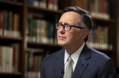 Clarida (Fed): Η οικονομία χρειάζεται ακόμα ένα έτος για να επιστρέψει στα προ κρίσης επίπεδα