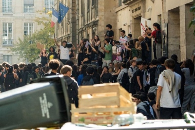 Οι γαλλικές αρχές έχουν εντοπίσει τον ένοχο πίσω από τις διαμαρτυρίες των μαθητών