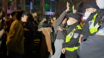 Κίνα: Μαζικές αντικυβερνητικές διαδηλώσεις στη Σαγκάη – Εξαπλώνεται το κίνημα πολιτικής ανυπακοής