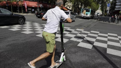 To Παρίσι είναι η πρώτη ευρωπαϊκή πόλη που απαγορεύει πλήρως τα ηλεκτρικά scooter