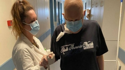 Ξανά στα πόδια του ο Θανάσης Μαυρίδης μετά την μάχη του με τον κορωνοϊό σε ΜΕΘ της Αθήνας