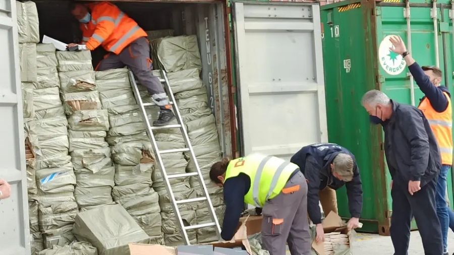 Κοντέινερ με 10 εκατομμύρια λαθραία τσιγάρα εντοπίστηκαν στον Πειραιά