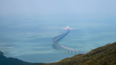 Κίνα: Έτοιμη η μεγαλύτερη θαλάσσια γέφυρα στον κόσμο, μήκους 55 χλμ