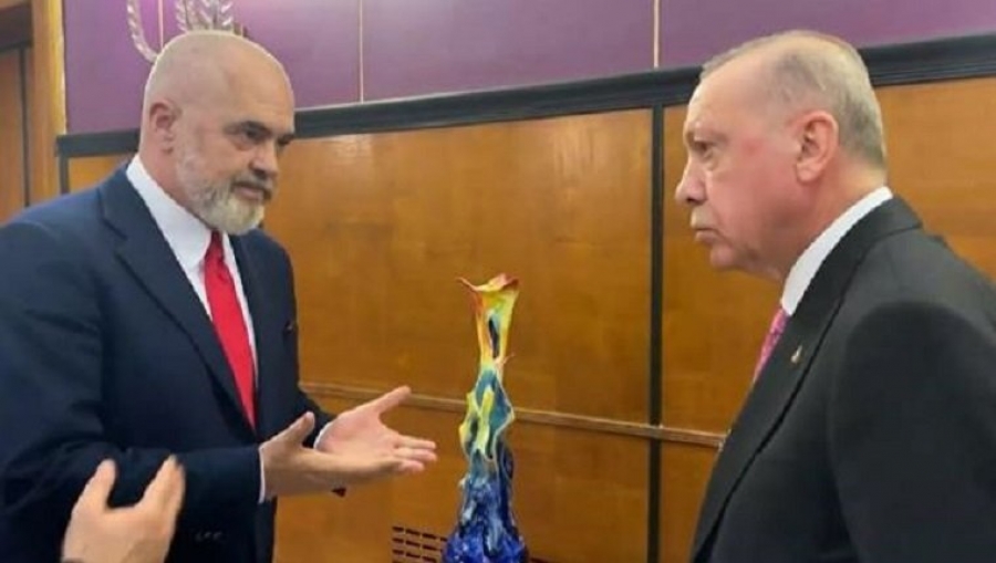 Το… χειροποίητο δώρο του Edi Rama στον Erdogan - Κόκκαλο ο Τούρκος πρόεδρος δεν καταλάβαινε