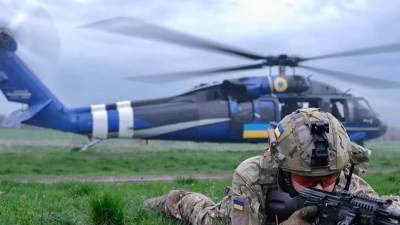 Απίστευτη ανοησία - Οι Ουκρανοί θυσίασαν ένα Black Hawk και στρατιώτες για επικοινωνιακό σόου στο Pokrovsk (vid)