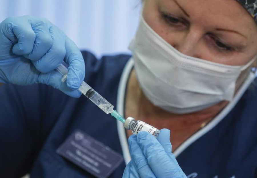 Ρωσία: Ξεκίνησε η παραγωγή του δεύτερου ρωσικού εμβολίου EpiVaCKorona