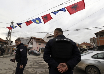 Σκηνικό έντασης στο Κόσοβο – Παραμένουν στα οδοφράγματα οι Σέρβοι, ανησυχία στις Βρυξέλλες