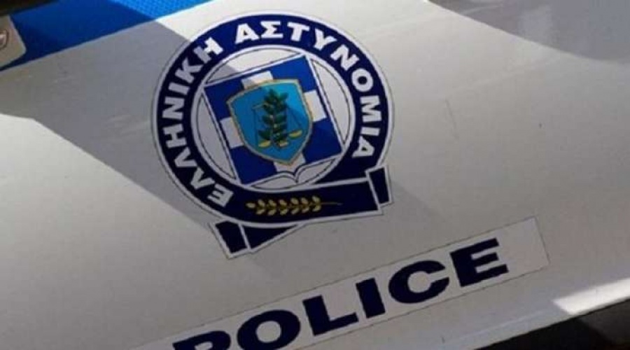 Προσαγωγή δημοτικής συμβούλου στον Πειραιά