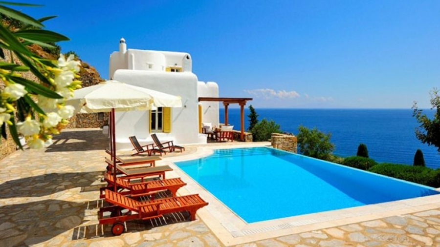 Ποιοι Ευρωπαίοι αγοράζουν εξοχικά στην Ελλάδα το 2025