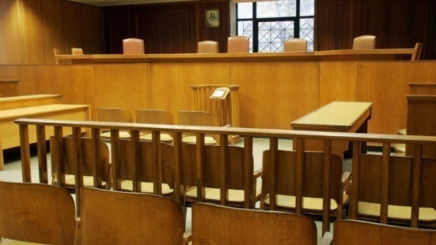 Ένταση και λιποθυμίες σε δίκη για υπόθεση βιασμού