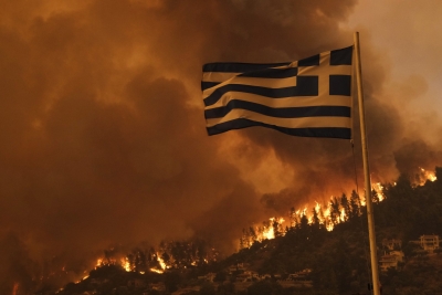 Mάχη με τα πύρινα μέτωπα στη Βόρεια Εύβοια για 8η ημέρα - Απειλούνται σπίτια σε Ηλεία, Αρκαδία