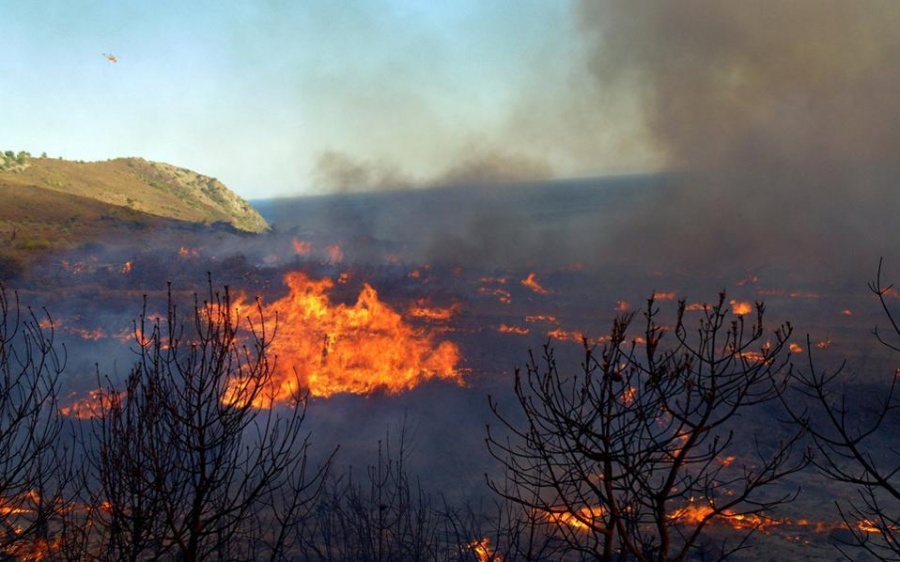 Πολύ υψηλός κίνδυνος πυρκαγιάς και τη Δευτέρα (12/8) σε μεγάλο μέρος της χώρας