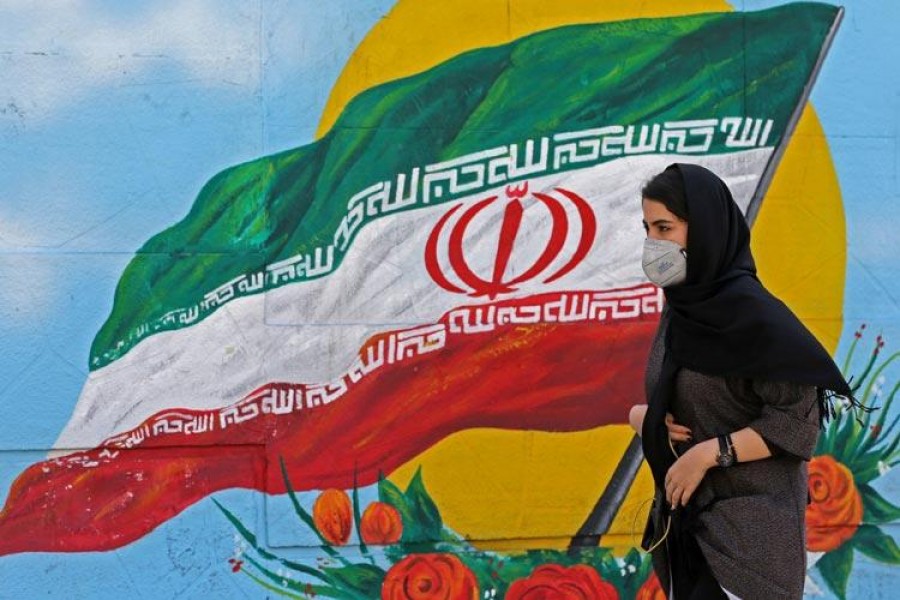 Ιράν: Μπορεί να επαναφέρει τους περιορισμούς, καθώς για δεύτερη ημέρα κατέγραψε σχεδόν 100 θανάτους